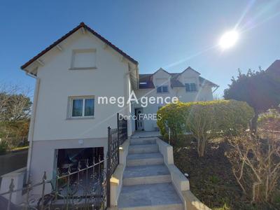 Maison - 176 m² - 8 pièces