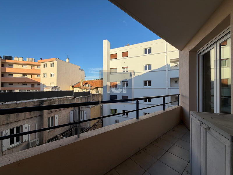 Appartement - 81 m² - 3 pièces