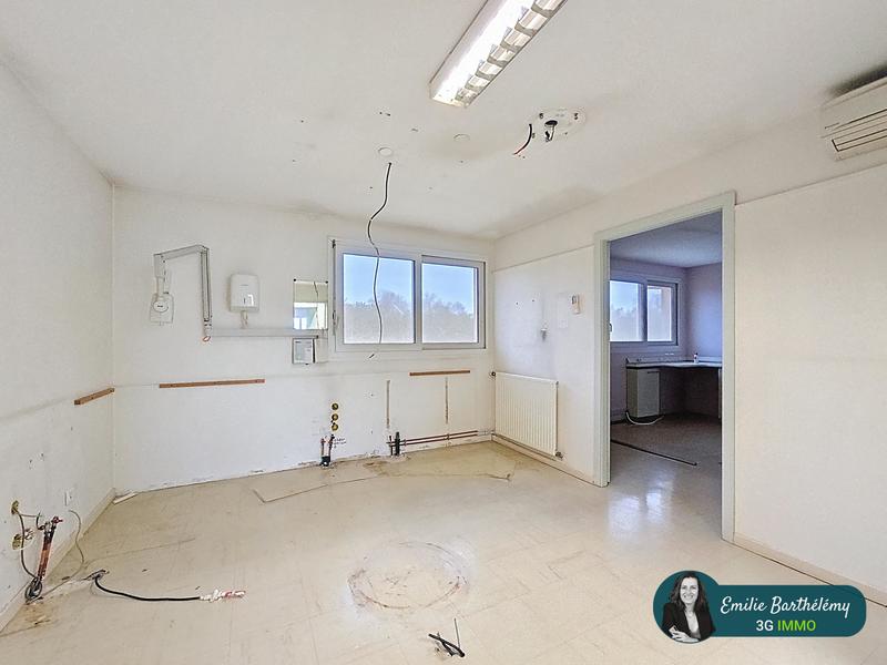 Local commercial - 174 m² - 12 pièces