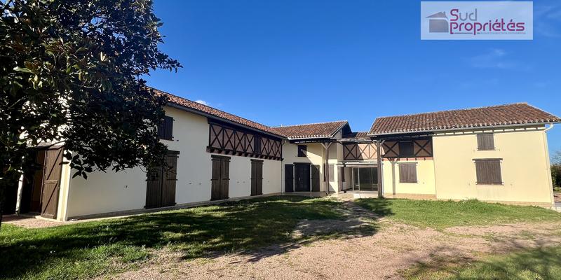 Maison - 323 m² - 7 pièces