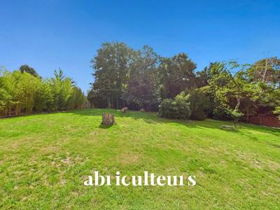 Terrain constructible - 1 572 m²