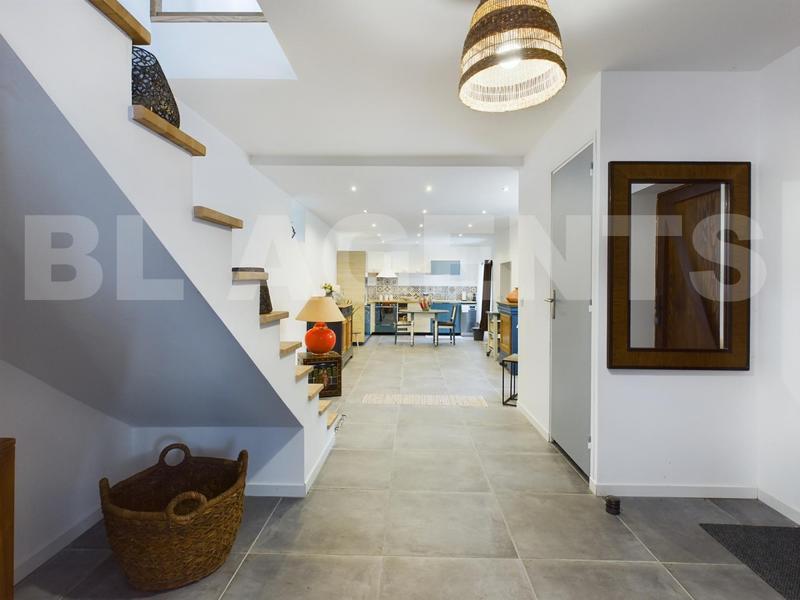 Maison - 294 m² - 9 pièces