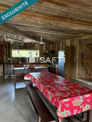 Maison - 326 m² - 8 pièces