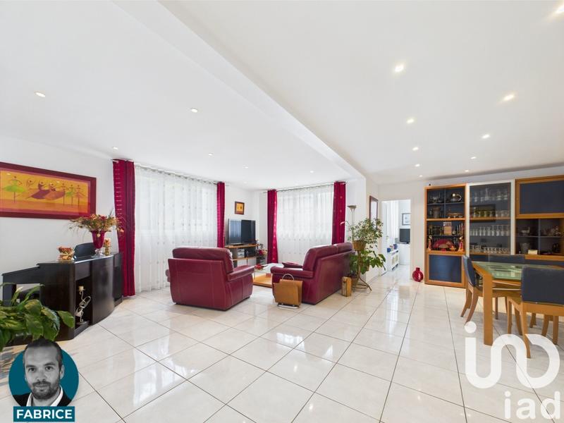 Maison - 216 m² - 8 pièces