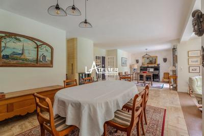 Maison - 230 m² - 8 pièces