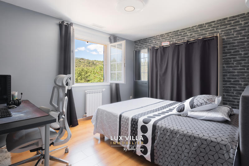 Maison - 251 m² - 8 pièces