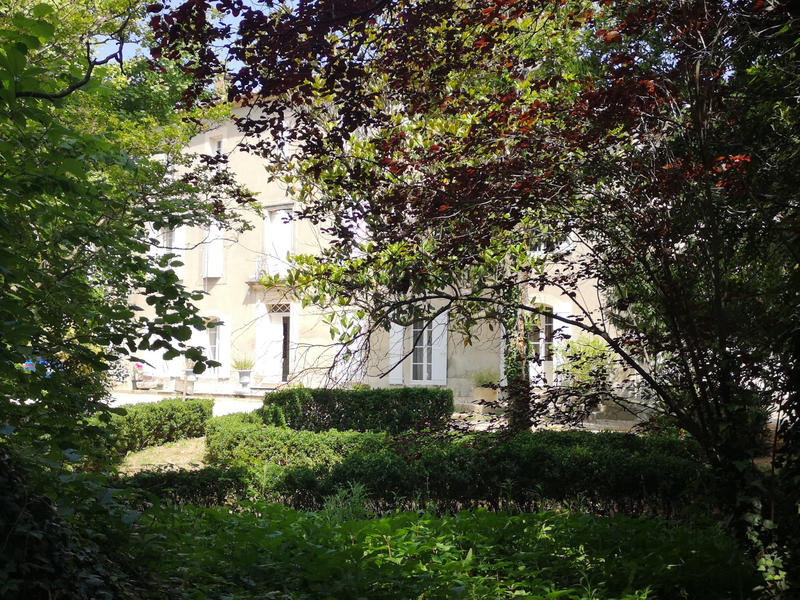 Mas - 500 m² - 16 pièces