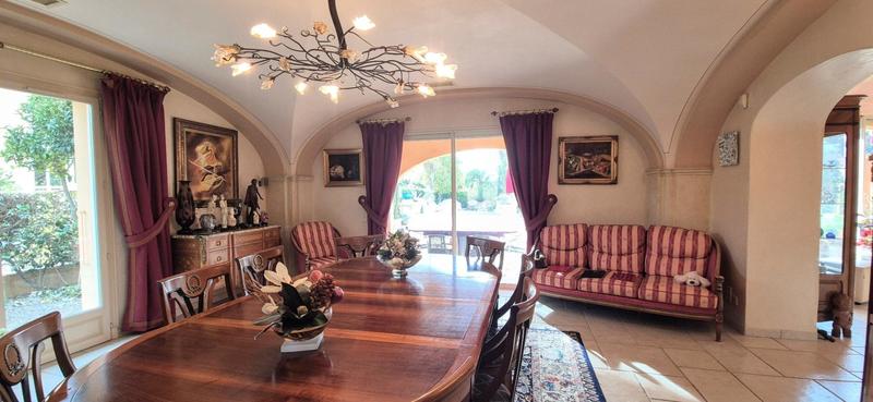 Maison - 208 m² - 7 pièces