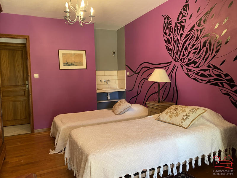 Maison - 220 m² - 6 pièces