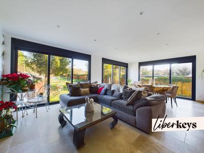 Maison - 280 m² - 7 pièces