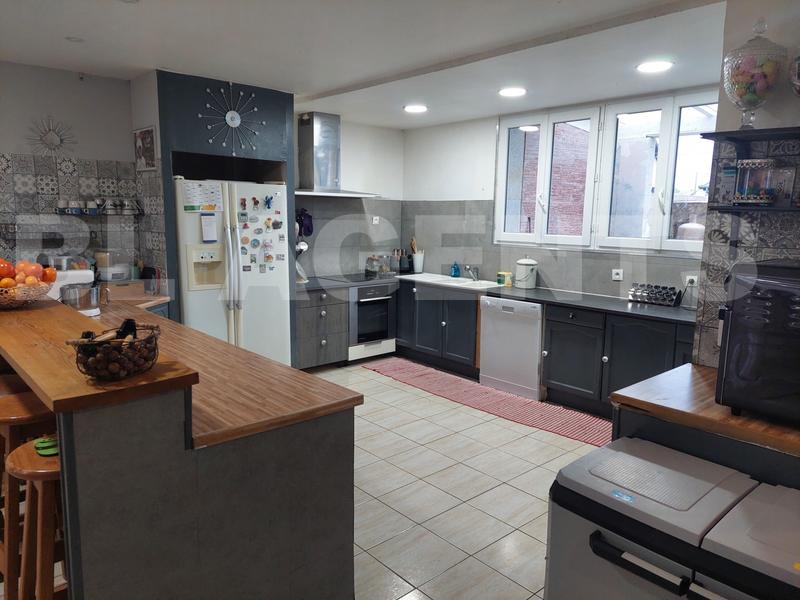 Maison - 223 m² - 7 pièces