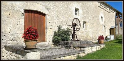 Maison - 310 m² - 9 pièces