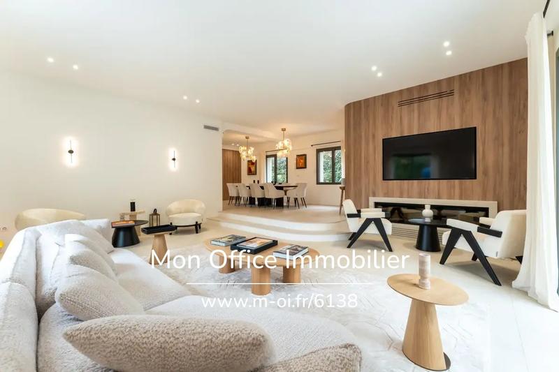 Propriété - 230 m² - 7 pièces