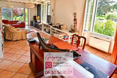 Propriété - 241 m² - 7 pièces