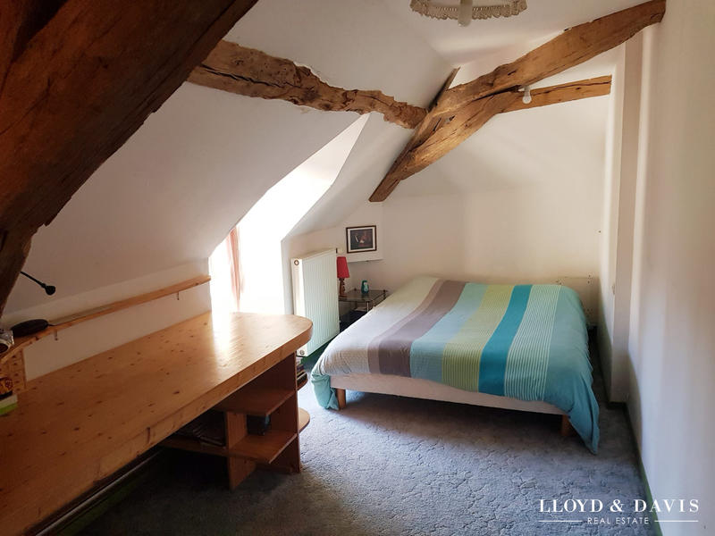 Maison - 221 m² - 7 pièces