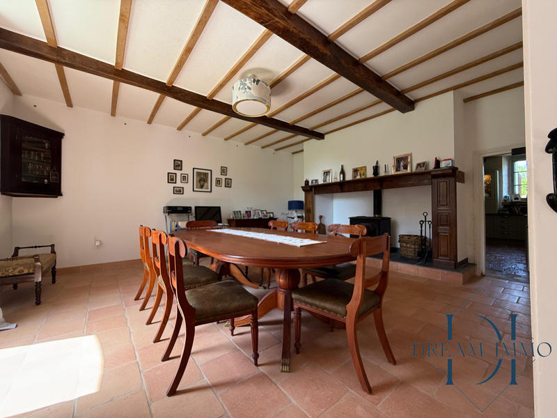 Maison - 334 m² - 6 pièces