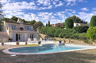 Maison - 218 m² - 8 pièces