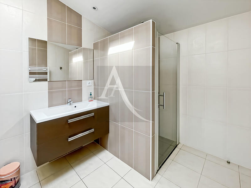 Maison - 240 m² - 12 pièces