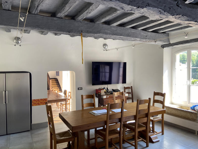 Propriété - 1 200 m² - 20 pièces