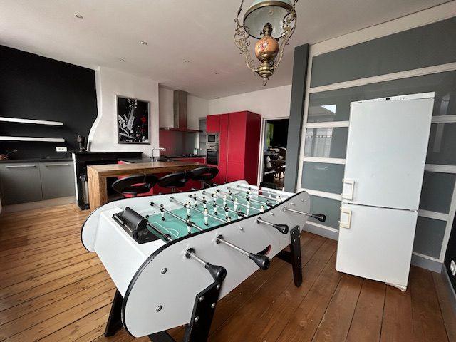 Maison - 240 m² - 6 pièces