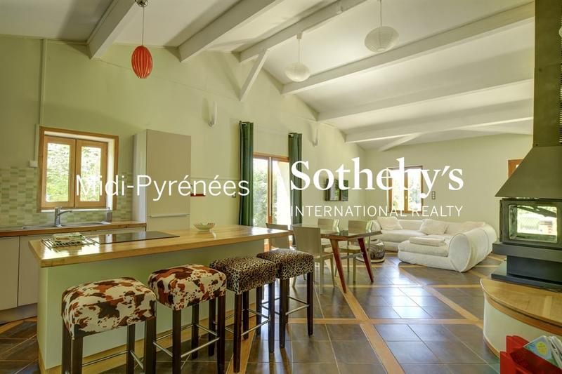 Château - 1 200 m² - 35 pièces