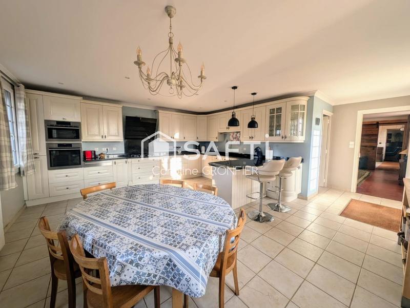 Maison - 323 m² - 11 pièces