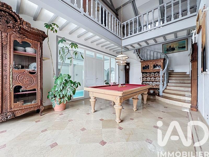 Maison - 400 m² - 10 pièces