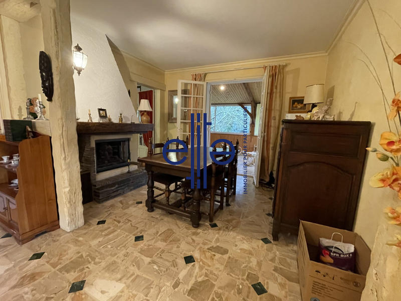 Maison - 230 m² - 8 pièces