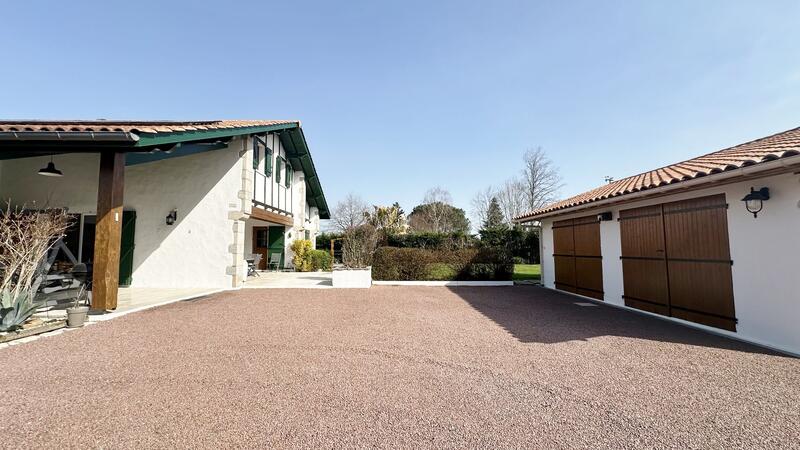 Maison contemporaine - 185 m² - 6 pièces