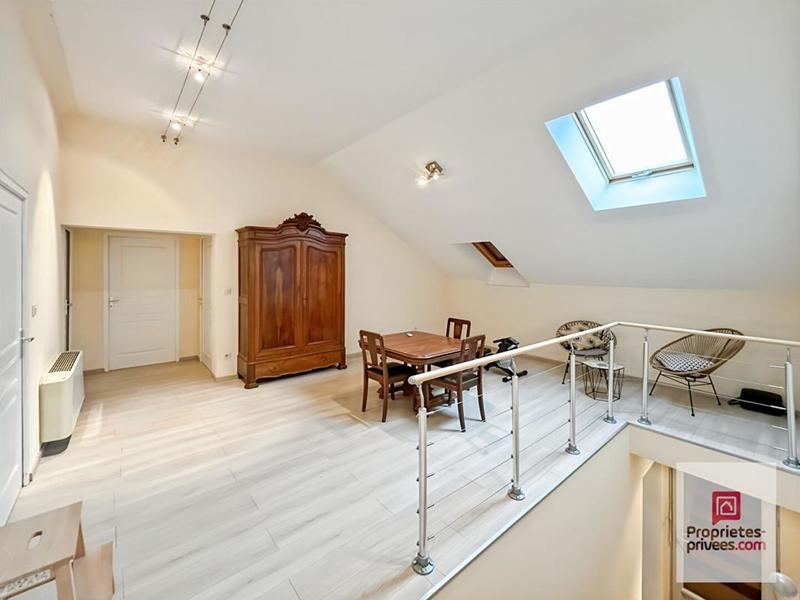 Maison - 230 m² - 8 pièces