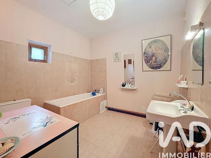 Maison - 228 m² - 8 pièces