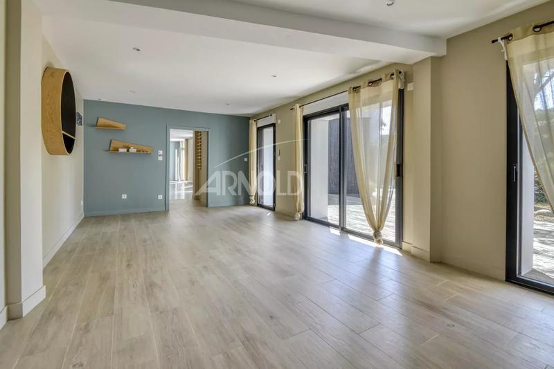 Maison - 200 m² - 8 pièces