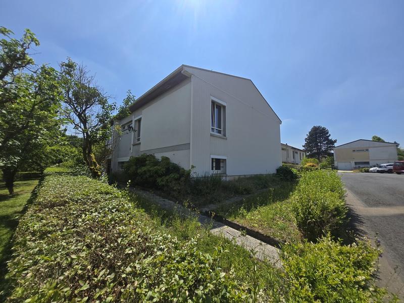 Maison - 141 m² - 8 pièces