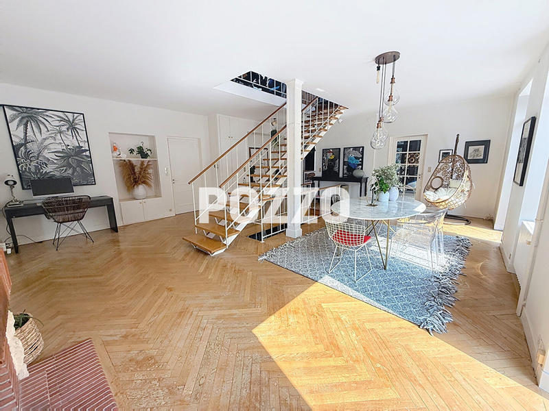 Maison - 323 m² - 7 pièces