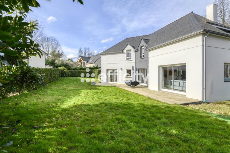 Maison - 255 m² - 9 pièces