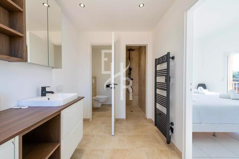 Villa - 416 m² - 6 pièces