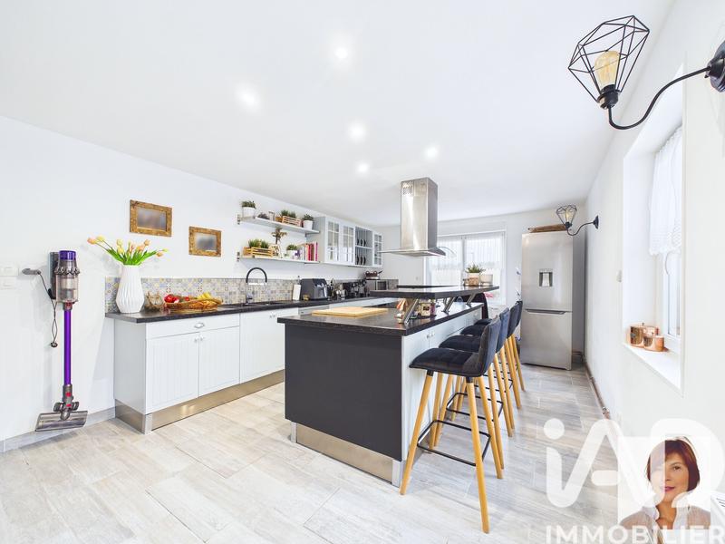 Maison - 210 m² - 8 pièces