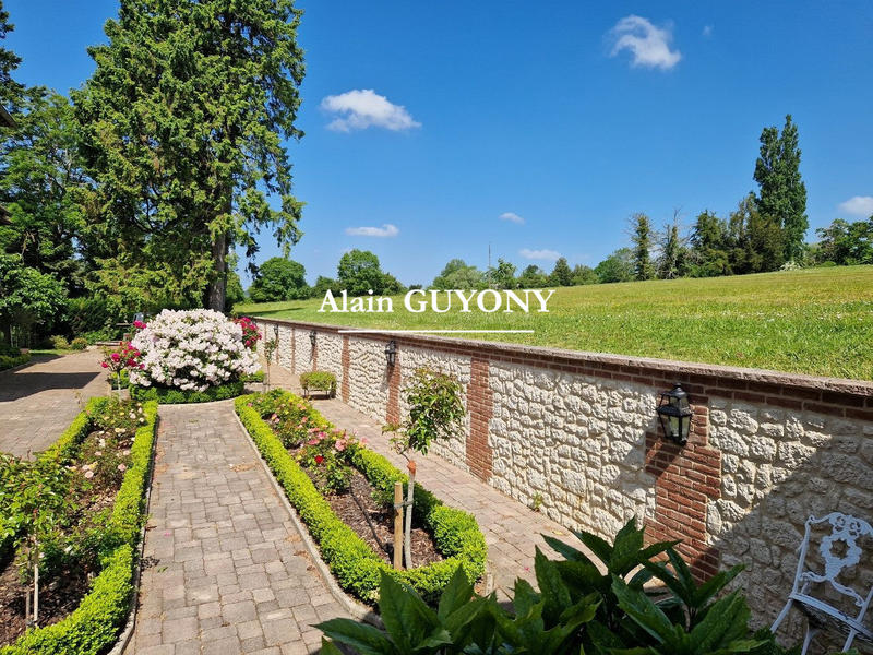 Château - 396 m² - 9 pièces