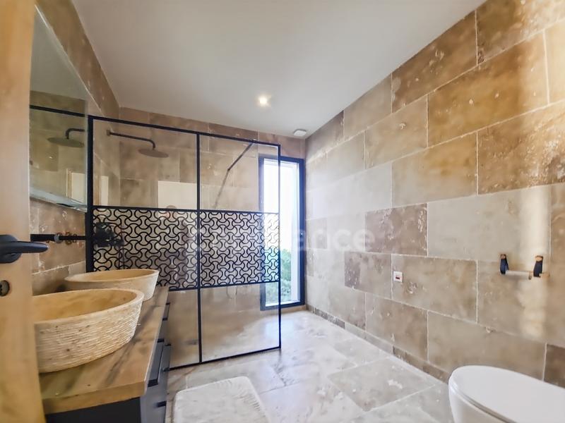 Maison - 225 m² - 7 pièces