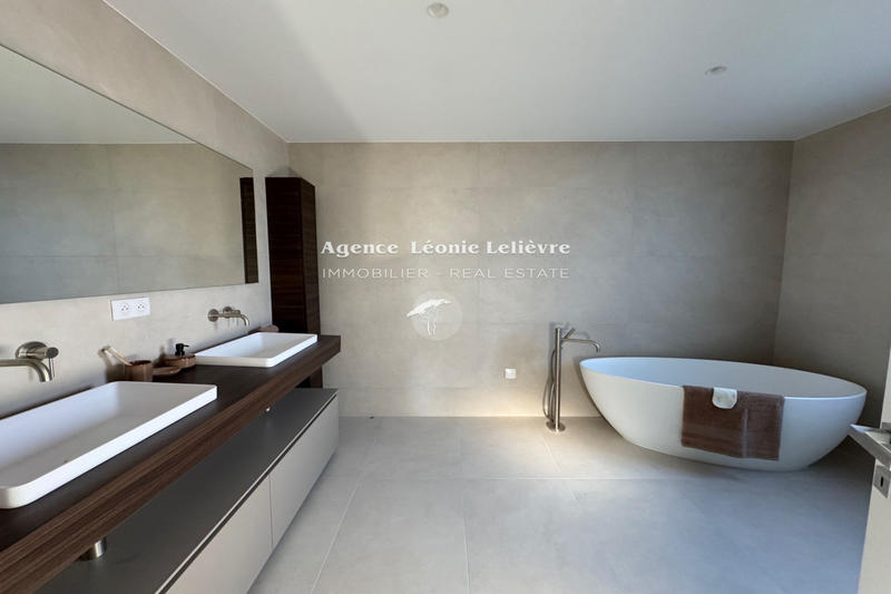 Maison contemporaine - 539 m² - 13 pièces