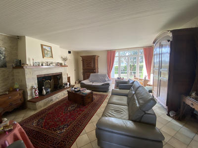 Maison - 280 m² - 8 pièces