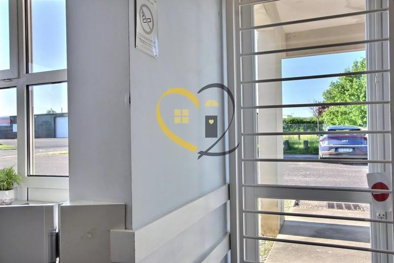 Local commercial - 185 m² - 10 pièces