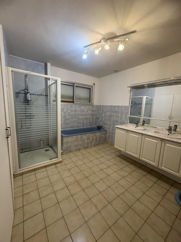 Maison - 213 m² - 5 pièces