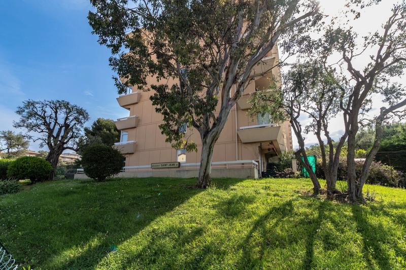 Studio - 15 m² - 1 pièce