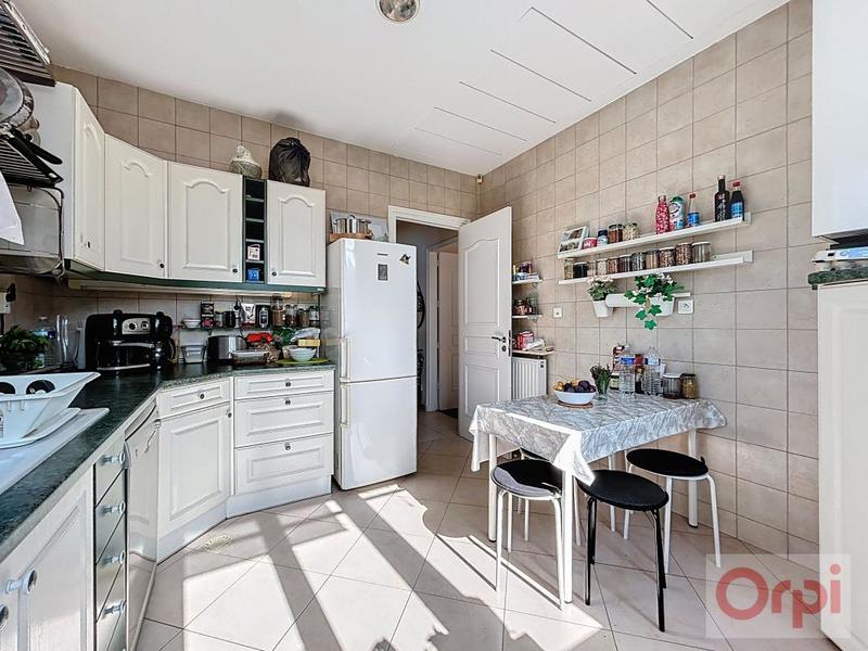 Demeure - 203 m² - 9 pièces