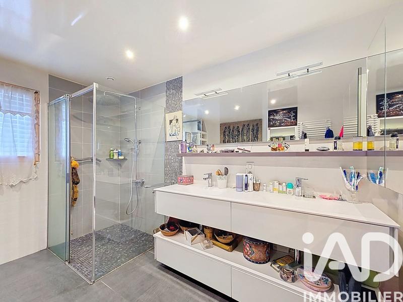 Maison - 213 m² - 7 pièces