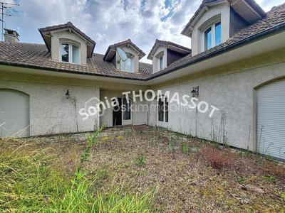 Maison - 200 m² - 8 pièces