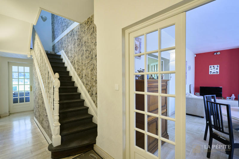 Maison - 288 m² - 8 pièces