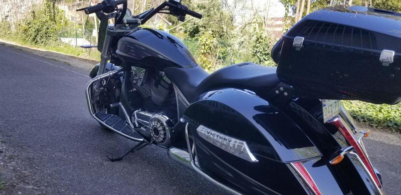 Victory Motorcycles Cross roads luxe 1731 victory Noir
