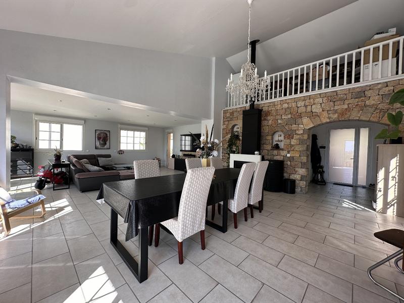 Maison - 280 m² - 7 pièces